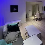 Luxury City Apartment In Canary Wharf City Centre With Private Balcony, And 360 Skyline City View