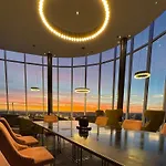 Luxury City Apartment In Canary Wharf City Centre With Private Balcony, And 360 Skyline City View