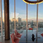 Luxury City Apartment In Canary Wharf City Centre With Private Balcony, And 360 Skyline City View