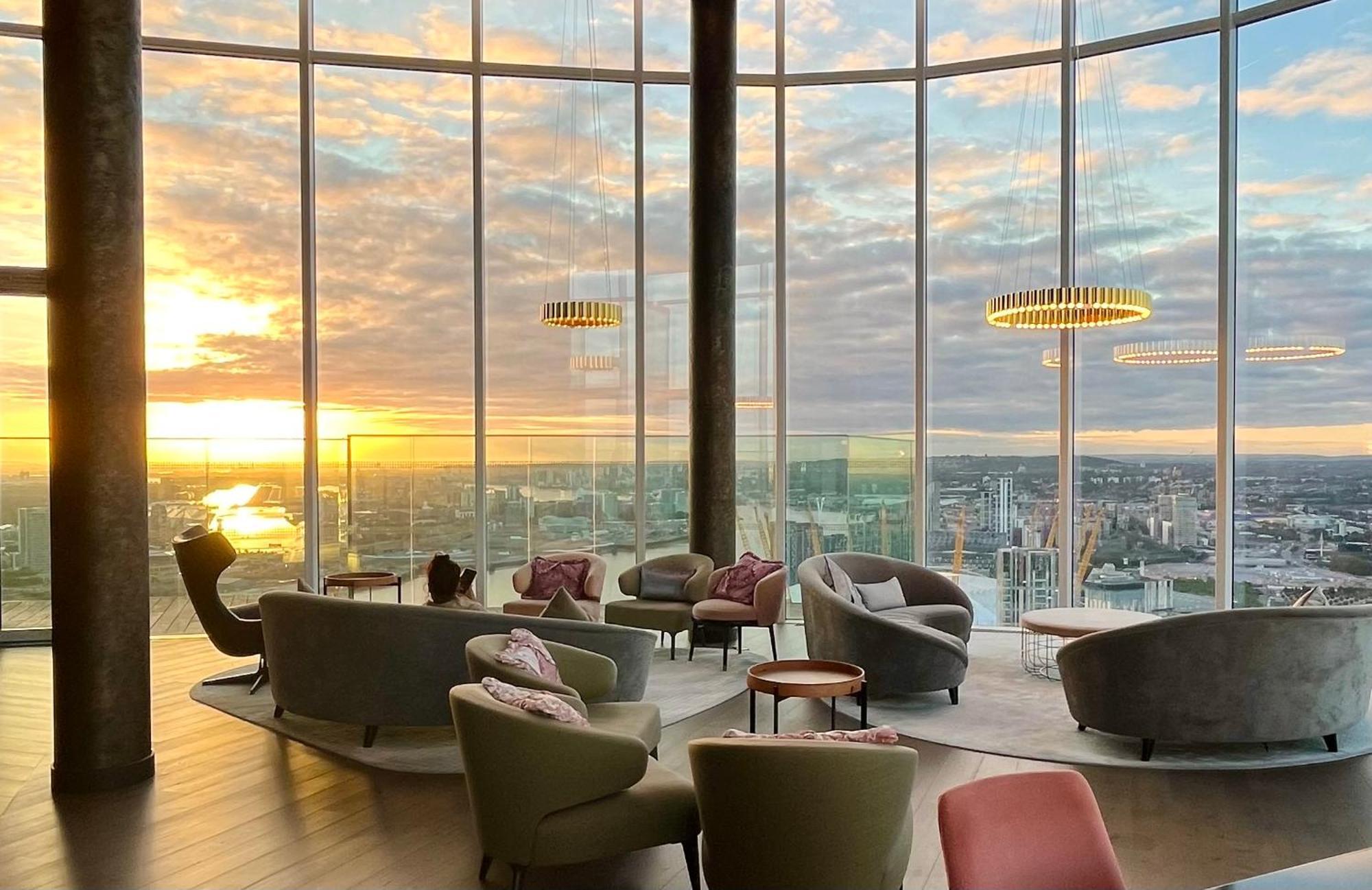 Luxury In Canary Wharf Centre With Private Balcony, And 360 Skyline View *