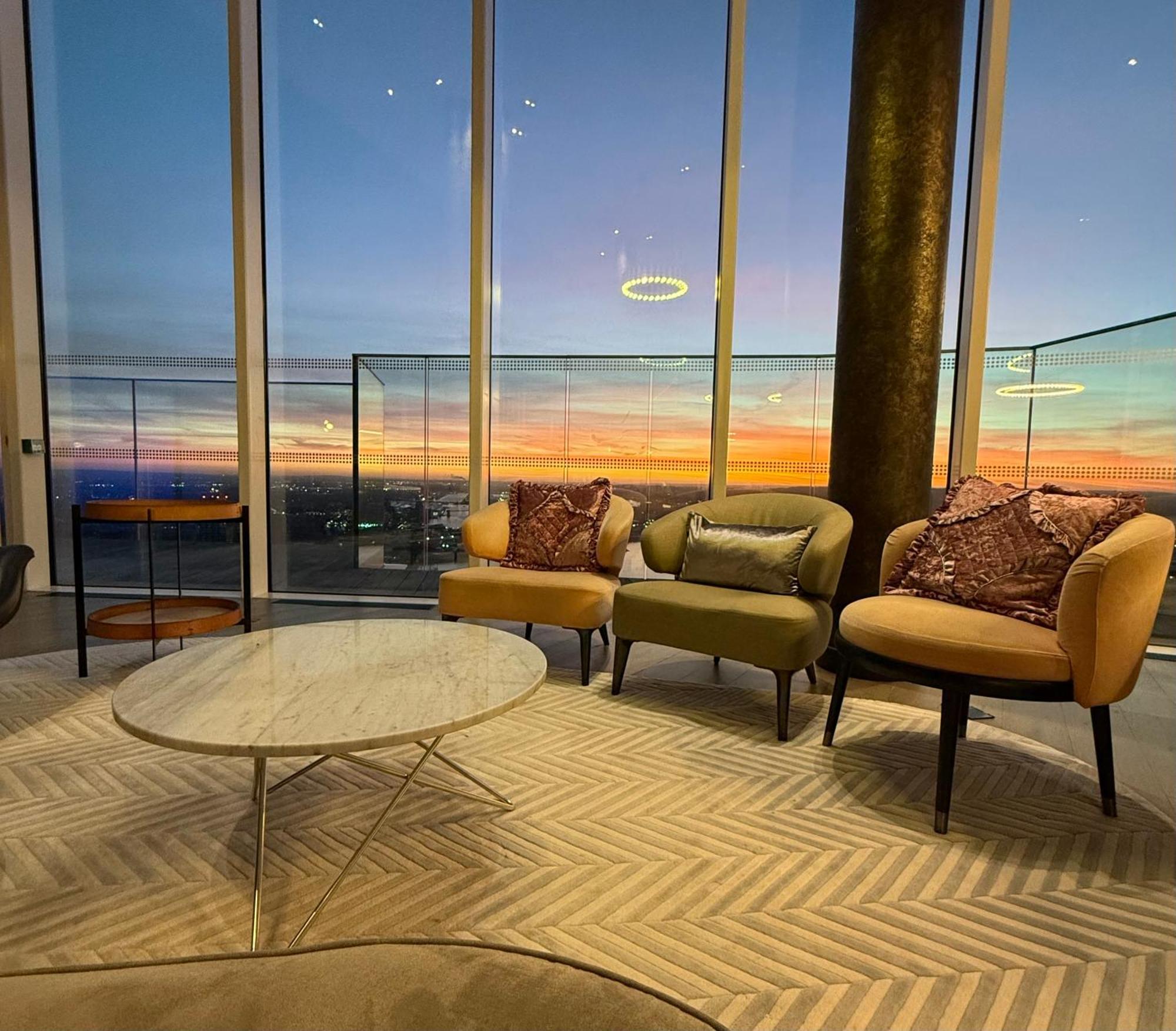 Luxury In Canary Wharf Centre With Private Balcony, And 360 Skyline View Appartamento Londra