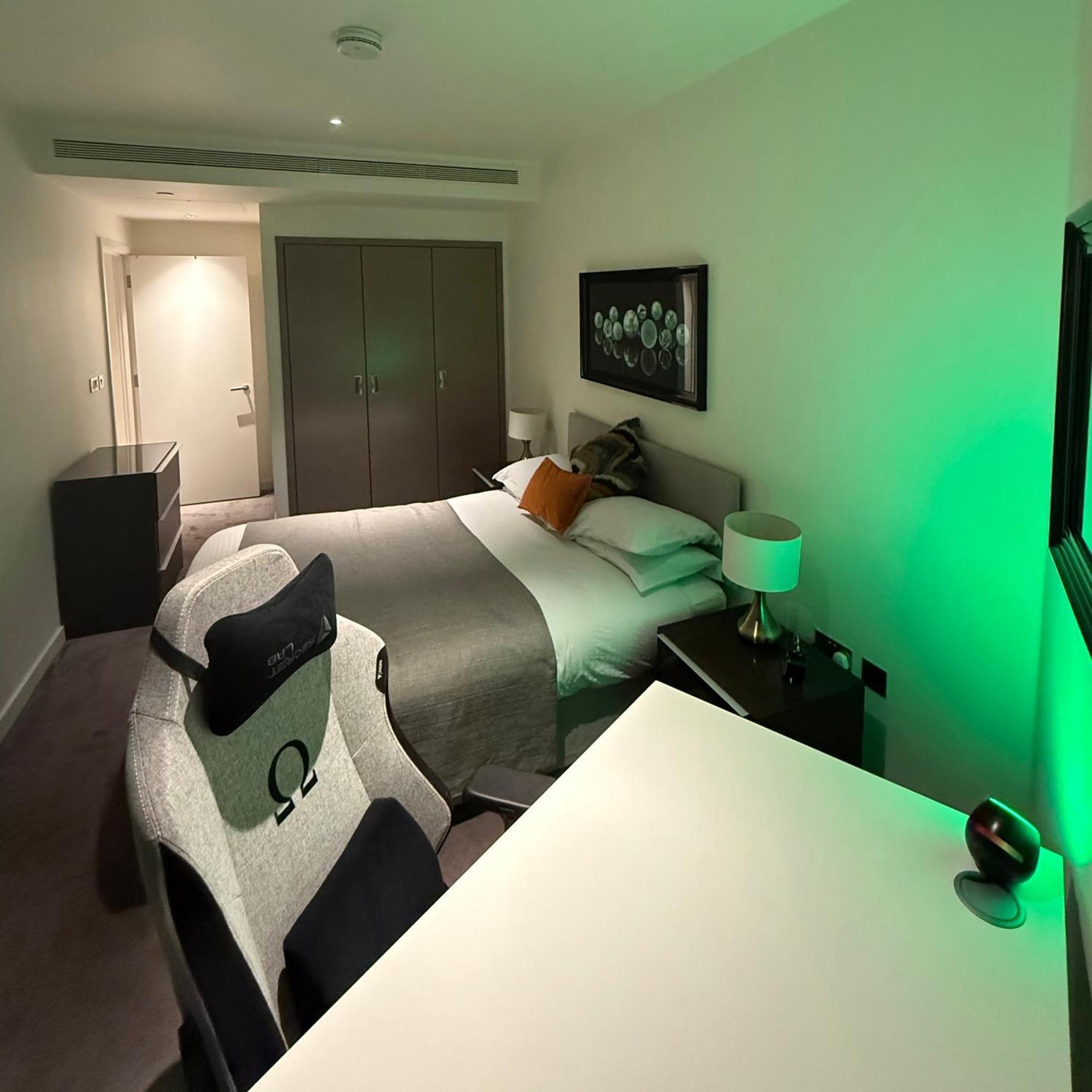 Luxury In Canary Wharf Centre With Private Balcony, And 360 Skyline View Appartamento *
