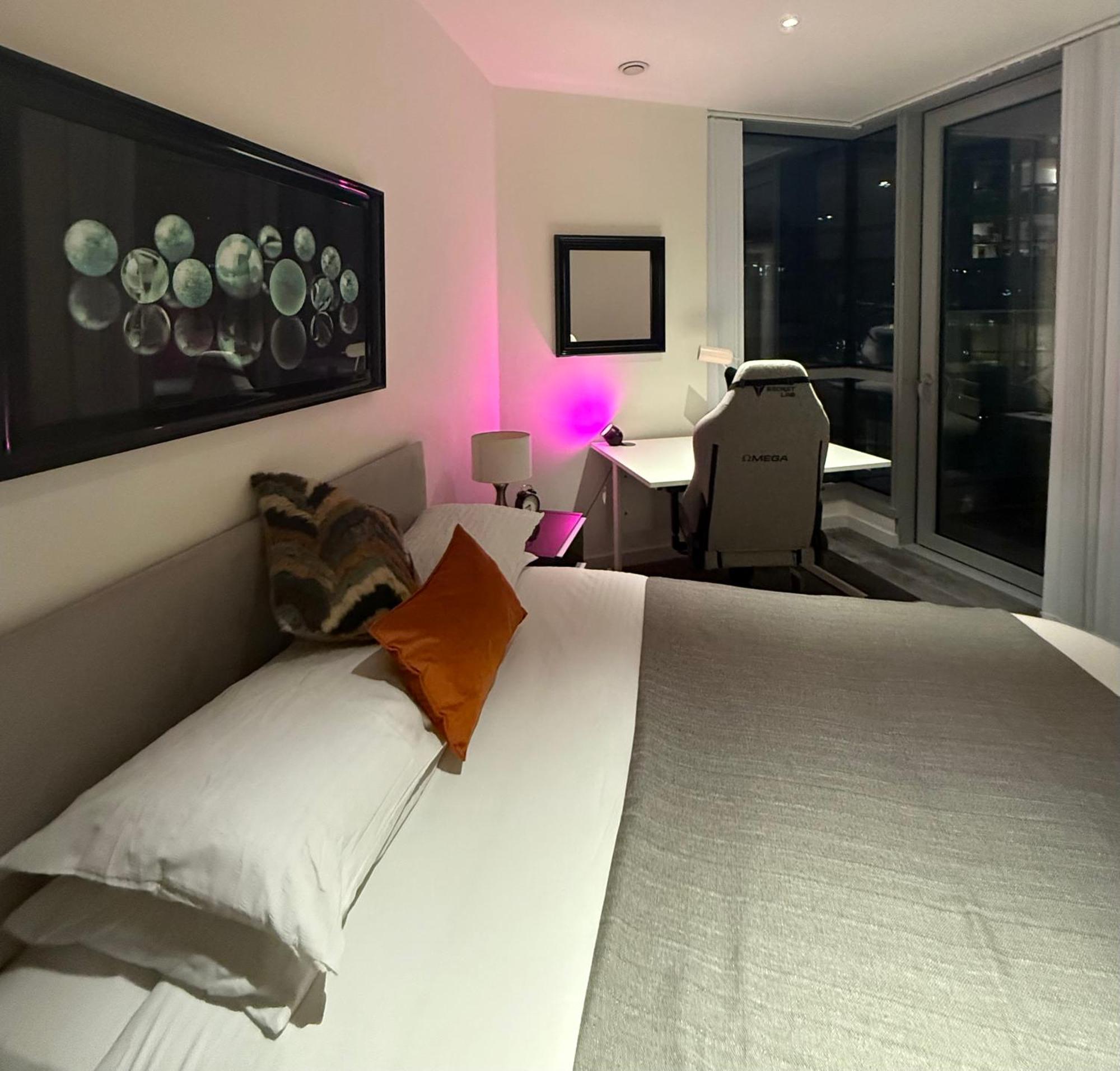 Luxury In Canary Wharf Centre With Private Balcony, And 360 Skyline View Appartamento Londra